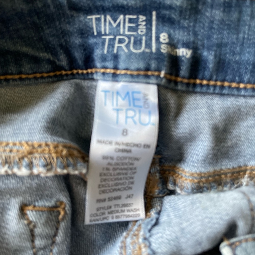 Time and Tru floral embroidered Denim Jeans in Blue and pink vintage torn look - Picture 3 of 4